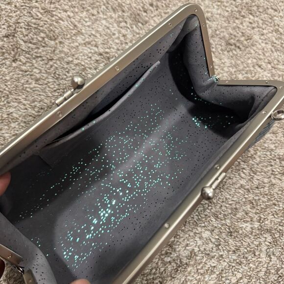 Iridescent Croc-Embossed Leather Handmade Kisslock Baguette Bag/Multi Use Style - Picture 15 of 16